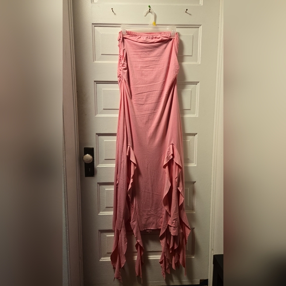 Dresses & Skirts - Ruffle hem tube strapless dress